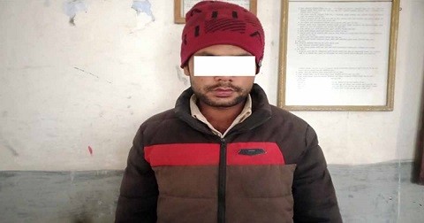 एकवर्ष देखी फरार रुस्तम प्रकाउ