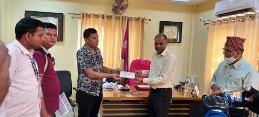 कोरोना भाइरस विरुद्धको लडाईमा बीरगंज महानगरपालिकाको  ब्यवस्थापन कोषमा पटेर्वासुगौली गाउँ पालिका द्धारा २५ लाख  उपलब्ध