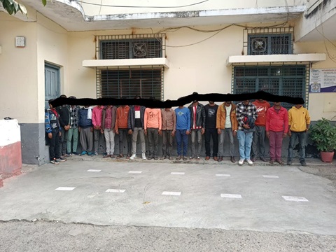 बीरगंजबाट १८ जना बिचौलिया पक्राउ
