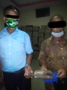 भुपु प्रहरी सहित दुईजना चरेसमा  प्रकाउ