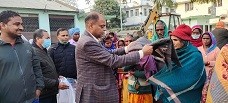 मेयर सरावगीद्धारा मुसहरलाई न्यानो कपडा बितरण