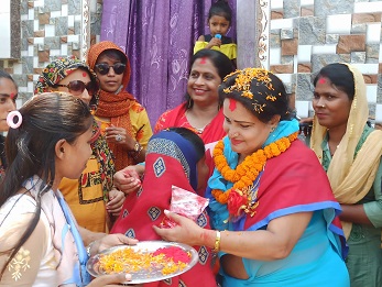 उप मेयरका उम्मेदवार रम्भा मिश्रा जनताको घरदैलोमा