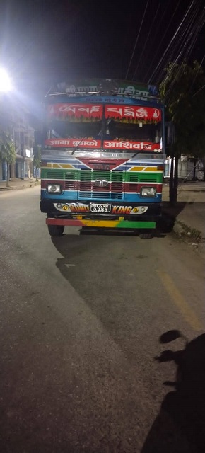 बिर्ता प्रहरीद्धारा ६८ लाखको ट्रक सहित सामान बरामद