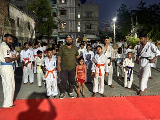कराँते महासंघले शिष्यको जन्मदिन मनाउँदै