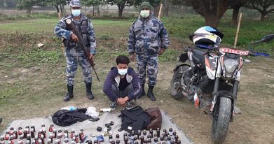 सशस्त्र प्रहरीद्धारा लागु औषध सहित दुई प्रकाउ