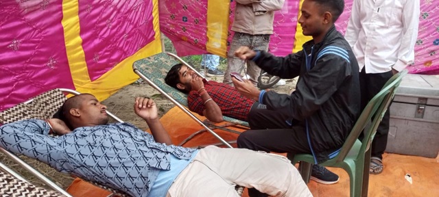 एक महिला सहित पच्चीस जनाद्धारा रक्तदान
