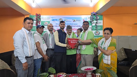 जेसीजको स्थापना दिससमा गमला बितरण