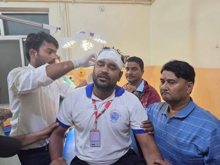 प्रहरीको लाठीचार्जबाट पत्रकार गुप्ता घाईते