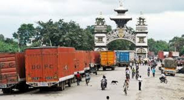 नियम बिपरीत सवारी कर राजमार्गमा रकम असुल्दै