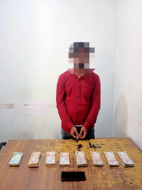हुण्डीको रकम सहित भारतीय नागरिक पक्राउ