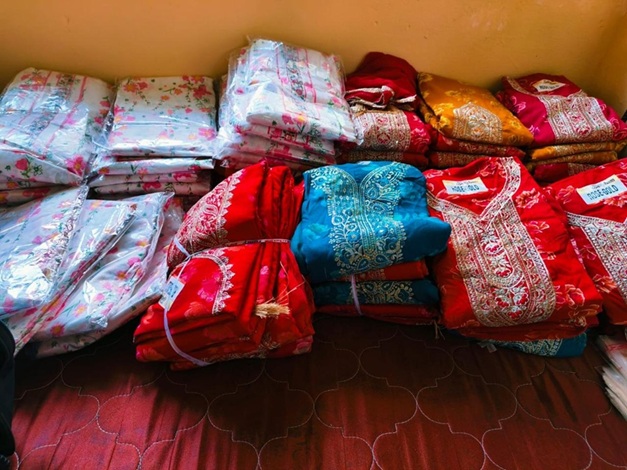 पर्सा प्रहरीले ११ लाखको लत्ताकपडा बरामद गर्यों