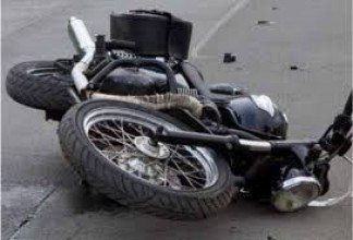 मोटरसाईकलको ठक्करबाट महतोको ज्यान गर्याे , बालक गम्भिर घाईते