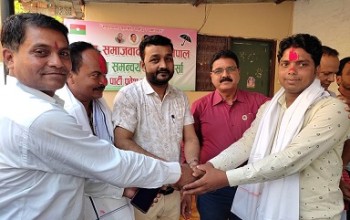 एमाले पार्टी परित्याग गरी जसपामा प्रवेश , जसपा प्रति आकर्षण बढ्दै सांसद यादब