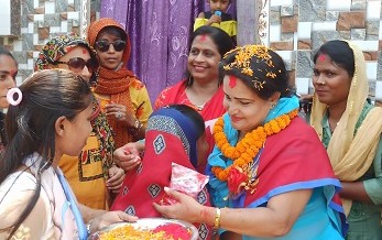 उप मेयरका उम्मेदवार रम्भा मिश्रा जनताको घरदैलोमा