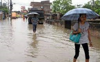 वर्षाले गर्दा पर्सा जिल्ला डुबान, प्रहरीचौकी पानीको चपेटामा , पुल भत्कियो
