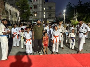कराँते महासंघले शिष्यको जन्मदिन मनाउँदै