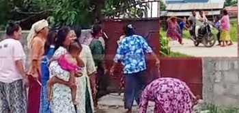 यौन धन्दा सञ्चालनमा पर्सा प्रहरीको सहयोग , महिलाहरुले पिटे संलग्न पुरुषलाई