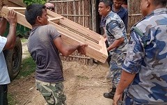 सशस्त्र प्रहरीद्धारा अबैध काठ बरामद
