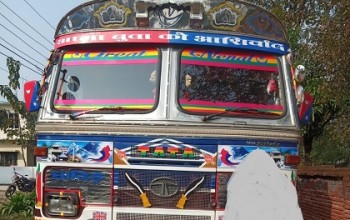 सशस्त्र प्रहरीद्धारा भारतीय ट्रक नियन्त्रण