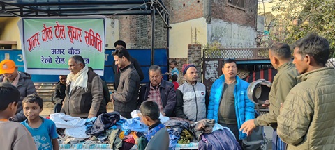 नि शुल्क कपडा बितरण
