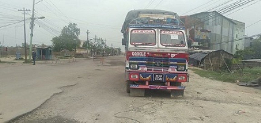 ईनर्वा प्रहरीद्धारा  २५ टन छोकडा र ट्रक नियन्त्रण