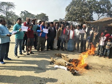 बीरगंजमा प्रधानमन्त्री र राष्ट्रपतिको पुत्ला दहन गर्दा प्रहरीको हस्तक्षेप