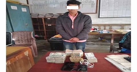 अबैध आठलाख रुपैया सहित धिरेन्द्र प्रकाउ