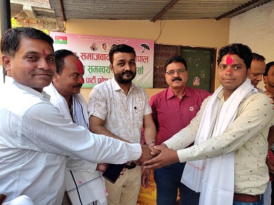 एमाले पार्टी परित्याग गरी जसपामा प्रवेश , जसपा प्रति आकर्षण बढ्दै सांसद यादब