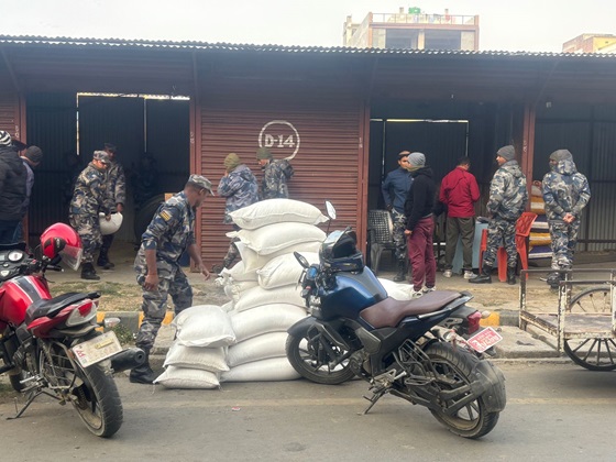 बजरंगबली टा्रन्सपोर्टमा सशस्त्रको छापामारी , ठुलो परिमाणमा  तस्करी सामग्री बरामद
