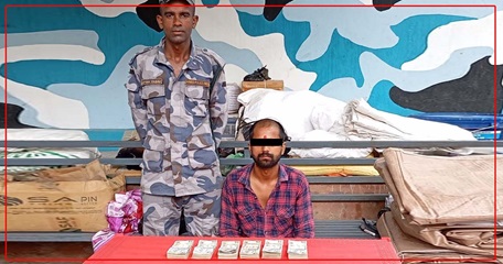 हुण्डीको रकम सहित भारतीय गुप्ता पक्राउ