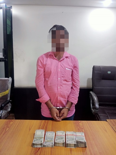 हुण्डीको रकम सहित अनिल पक्राउ