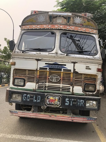 औषधीलोड गरेको मालवाहक ट्रक नियन्त्रण