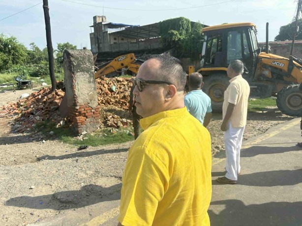 बीरगंजको मेनरोड तोडफोड अभियान शुरु , शुरुवात  बीरगंज भन्सारबाट