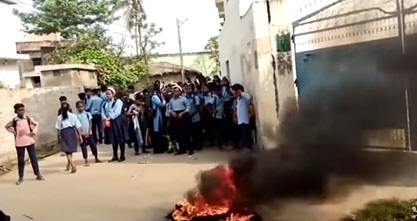 शिक्षकको माँग गर्दे बीरगंजका बिधार्थीद्धारा बिरोध प्रर्दशन