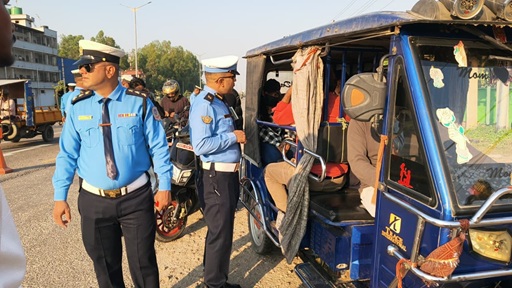 टा्रफिक प्रहरीद्धारा छड्के चेकिंग